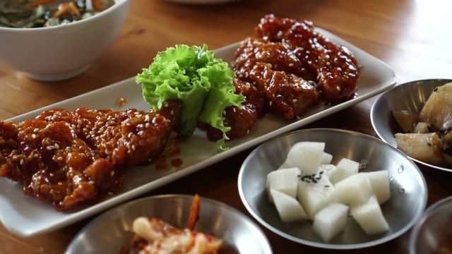 Eating Korean spicy sauce fried chicken with side dishes 4k