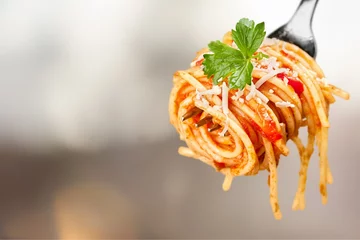 Rolgordijnen Vork met alleen spaghetti eromheen? © BillionPhotos.com