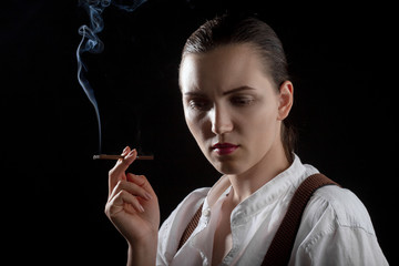 Obraz premium woman smoking cigarette