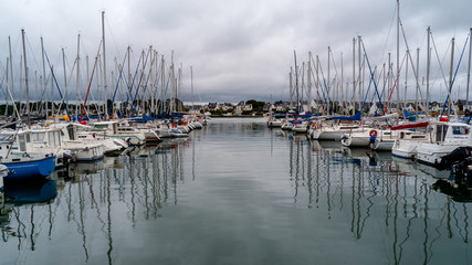 Fototapeta na wymiar Francja, Bretania, port jachtowy