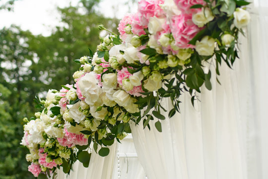 flowers on the wedding arch
