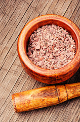 Grinded rhizomes of iris