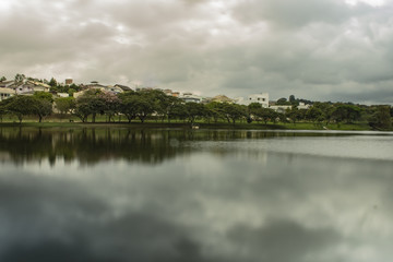 Obraz premium lake in nature town