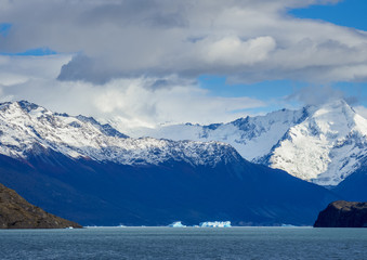 Fototapeta na wymiar Icebergs on Lake Argentino, Los Glaciares National Park, Santa Cruz Province, Patagonia, Argentina