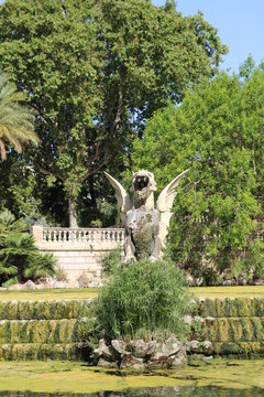 Sculpture sur une fontaine