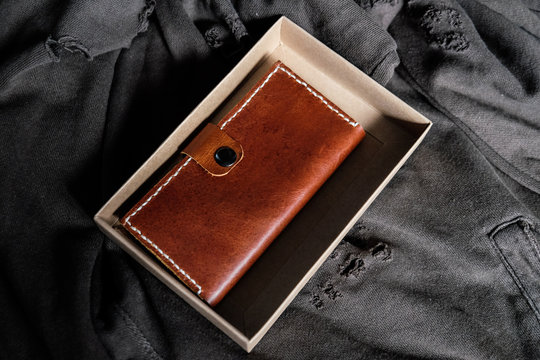 Genuine smartphone case with wallet handmade in paper box