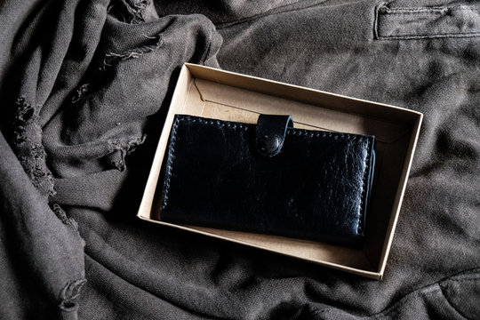 Genuine smartphone case with wallet handmade in paper box