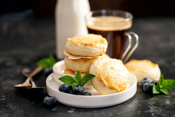Dietary cheesecakes with berries