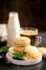 Dietary cheesecakes with berries