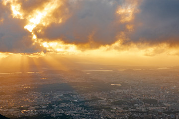 皿倉山展望台から眺める地方都市の夕暮れ【福岡県北九州市】