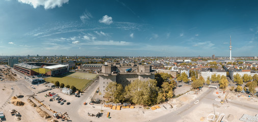 Luftaufnahme / Panorama vom Heiligengeistfeld in Hamburg mit Fussballstadion © Jonas Weinitschke