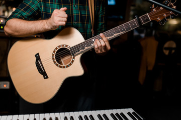 Obraz na płótnie Canvas Play acoustic guitar in dark club