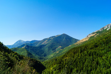 Fototapeta premium Montagne viste dal sentiero di isola fossara