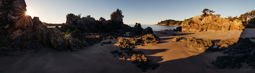 waiheke island newzealand, sunset at a rocky beach