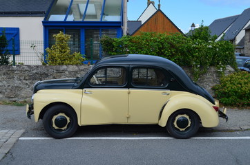 Voiture de la fin des ann&eacute;es 40 (France)