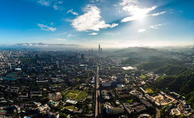 Obraz premium Skyline of taipei city in downtown Taipei, Taiwan.