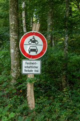 Forstwirtschaftlicher Verkehr frei / Waldweg