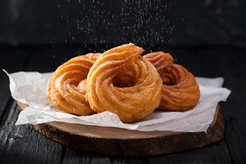 Custard cake rings