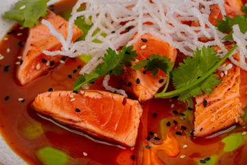 Tataki salmon with sauce