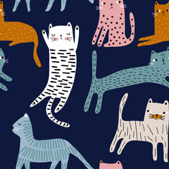 Modèle sans couture avec des chats colorés mignons. Texture enfantine créative. Idéal pour le tissu, textile Vector Illustration