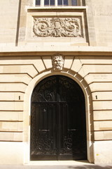 Porte d'entrée d'immeuble à Paris