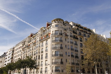 Fototapeta na wymiar Immeuble ancien du quartier des Champs Elysées à Paris