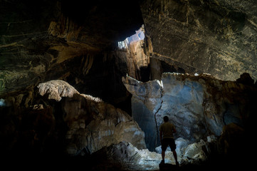 Ausgeleuchtete Höhle