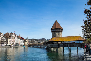 Fototapeta premium Famoso puente de Lucerna, Suiza