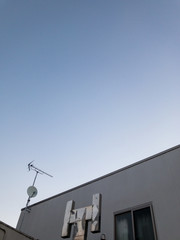 空とアンテナ