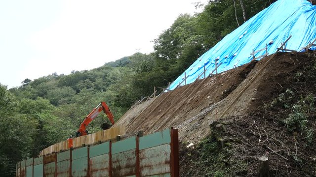 法面工事・工事現場・イメージ・台風　大雨　土砂崩れ　落石