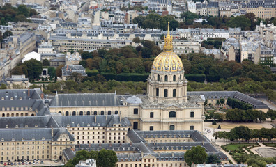 Fototapeta na wymiar Golden Dome of Monument called Les Invalides in Paris France
