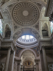 Fototapeta na wymiar intérieur du Panthéon, monument de Paris à la gloire de personnages célèbres de la France