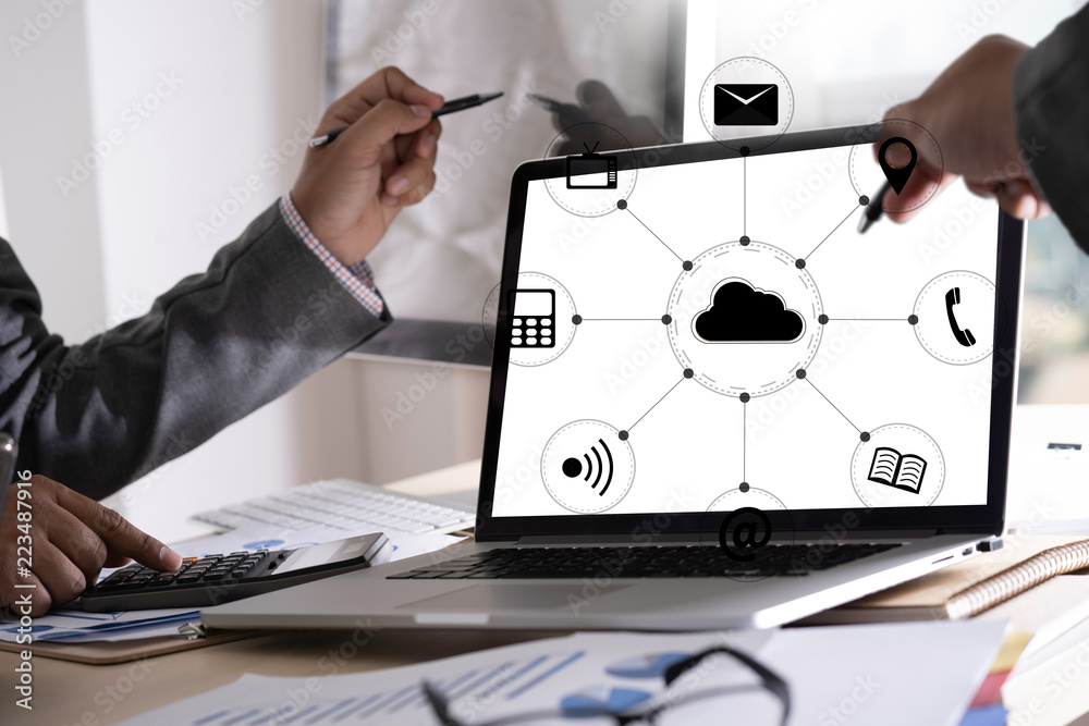 Poster cloud service (cloud computing diagram on the new computer interface)