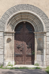 Fototapeta na wymiar ancient wooden door of a historic building