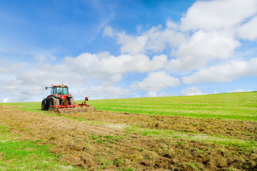 labourer avec une charrue &agrave; disques 