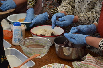 How to make Japanese traditional rice cakes(Mochi-tsuki)is many times pounding with a mallet with the steamed dlutinous rice which was in mortar.