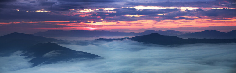 Fototapeta na wymiar Panorama view Sea of fog on the mountain at dawn in the north of Thailand