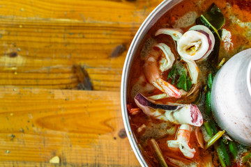 Tom yum seafood
