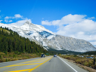 秋のカナディアンロッキー　アイスフィールド・パークウェイ（カナダ・アルバータ州）
