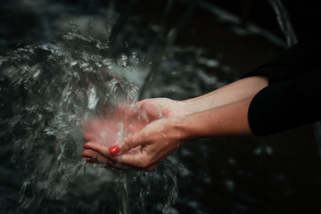 Fototapeta na wymiar water spray on the hand