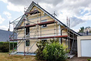 Single-family house with scaffolding © Edler von Rabenstein