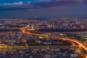 Fototapeta premium Panoramiczny widok na Moskwę. Wieczór, zachód słońca.