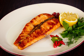 Grilled salmon with lemon