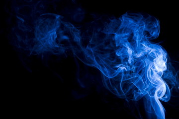 Obraz premium Blue smoke on black background