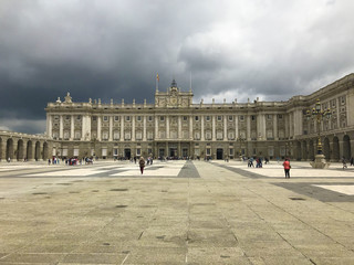 Obraz premium Tourists walking in the courtyard of the royal palace of Madrid. Spain.