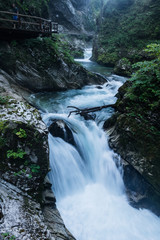 chute d'eau dans les gorges de vintgar