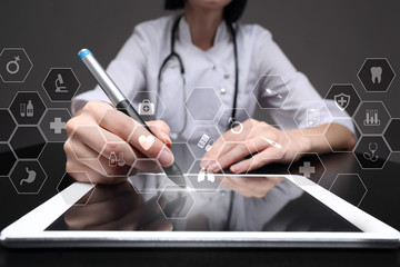 Medicine technology and healthcare ?concept. Medical doctor working with modern pc. Icons on virtual screen.