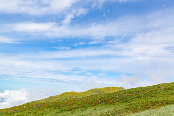 Naklejka premium 色づき始めた鳥海山の山肌