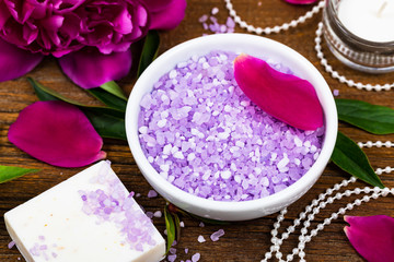 Obraz na płótnie Canvas Purple Peony Salt for Spa and Aromatherapy. Selective focus.