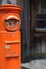 古い郵便ポスト
